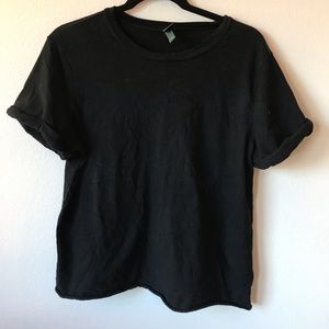Black T-shirt crop